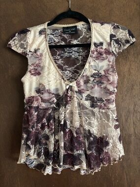 Floral Lace V-Neck Top by - Cream & Purple
